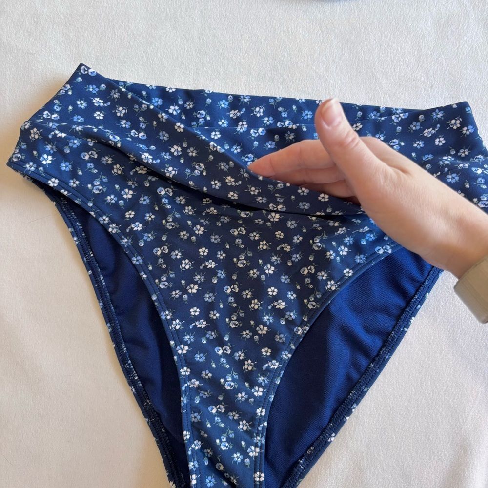 Hollister Floral Bikini Set, Blue, Size Small - Picture 6 of 8